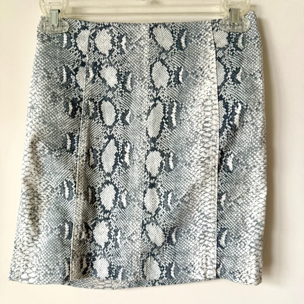 FREE PEOPLE Mod Femme Snakeskin Pattern Mini Skirt—SZ. 0